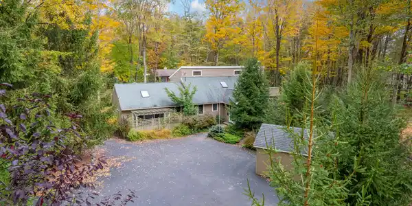 916 Sir Lionel Court