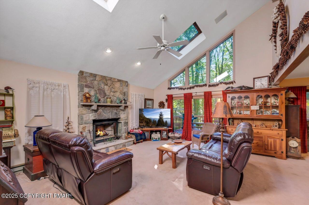 Image 3: Living Room