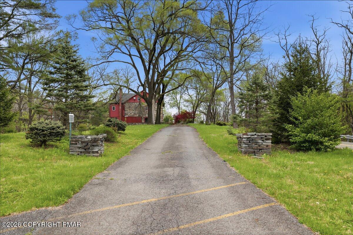 Image 4: drive way