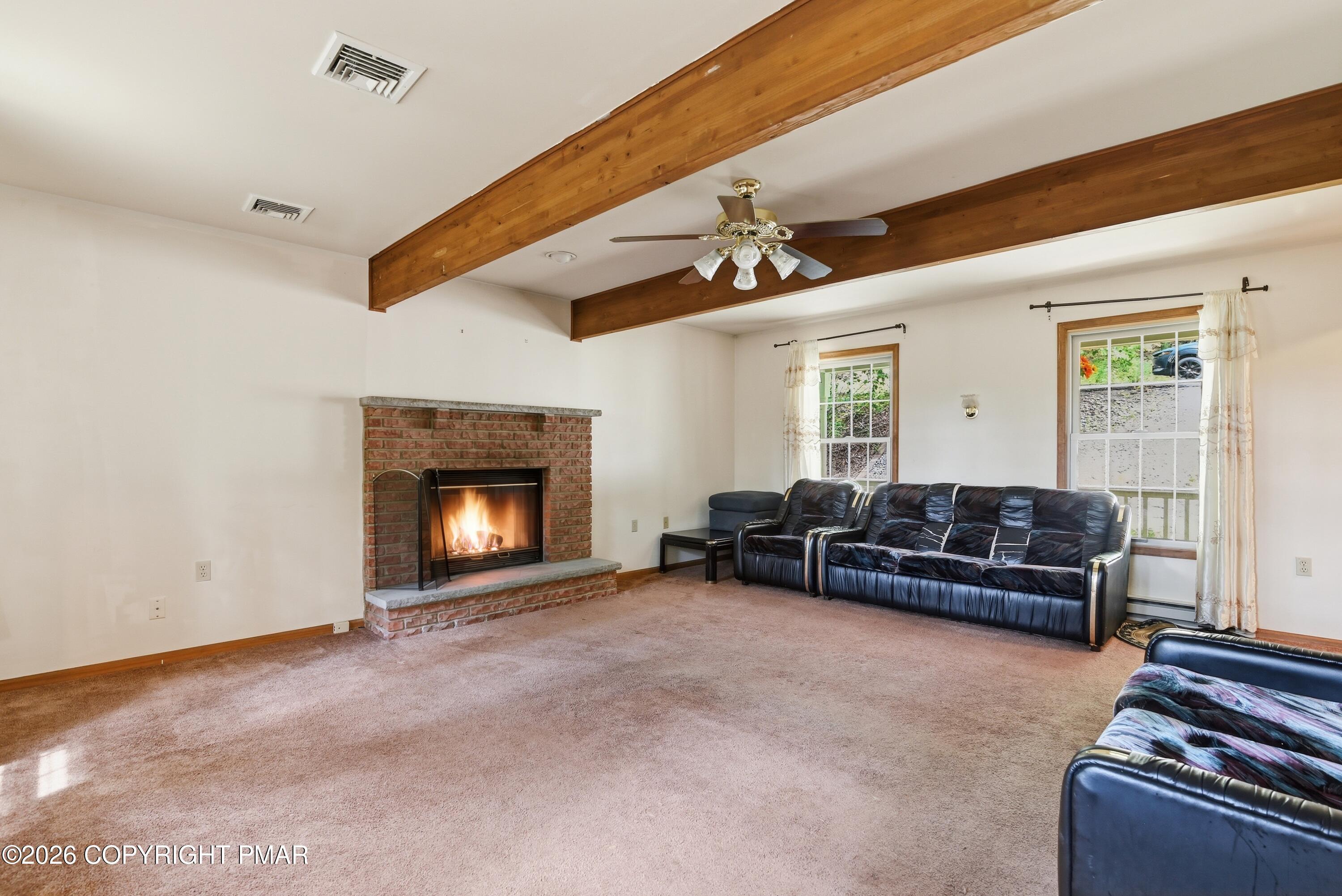 Image 4: Oversized Livingroom