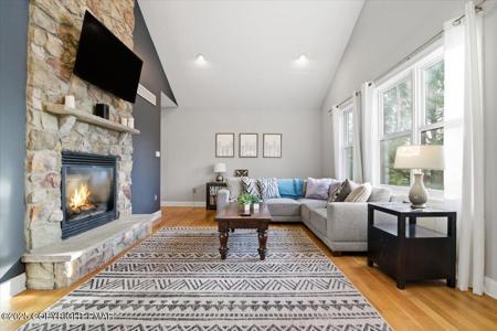 6 Fieldstone Court