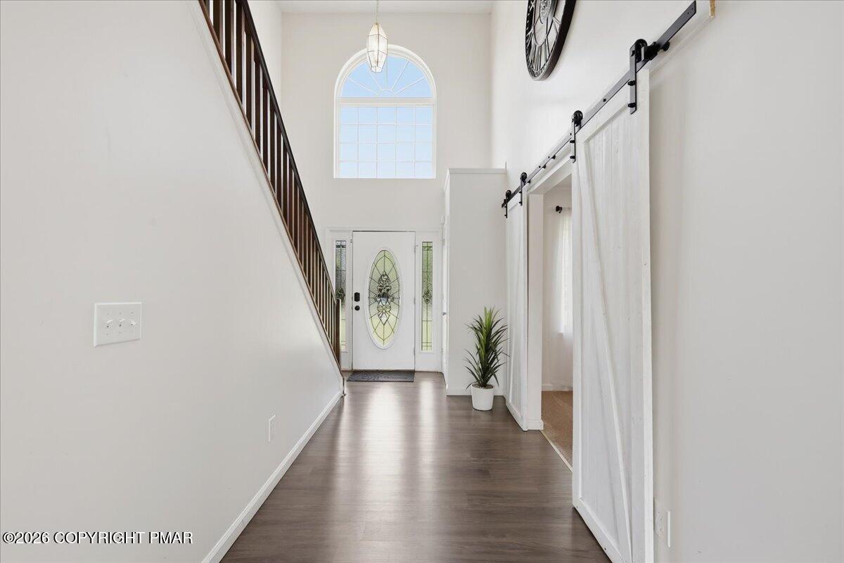 Image 2: Entry/ Foyer