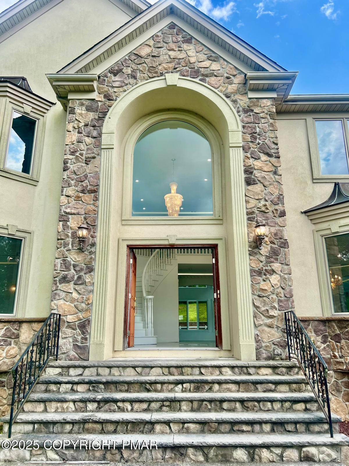 Image 3: 707 Kennedy Court