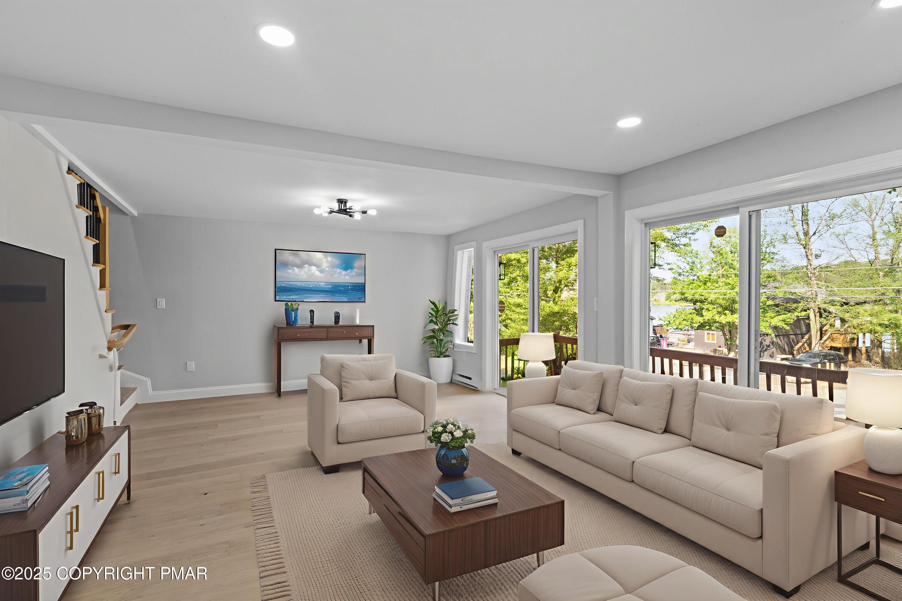 Image 4: Living Room