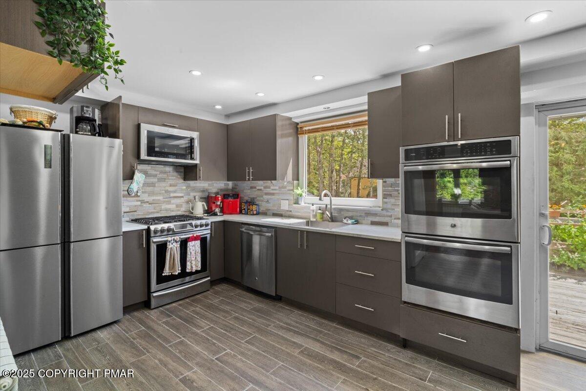 Image 2: Kitchen