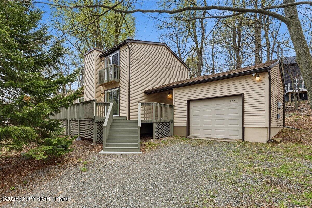 Image 3: 04-HomeView_Media-2231_Overlook_Dr