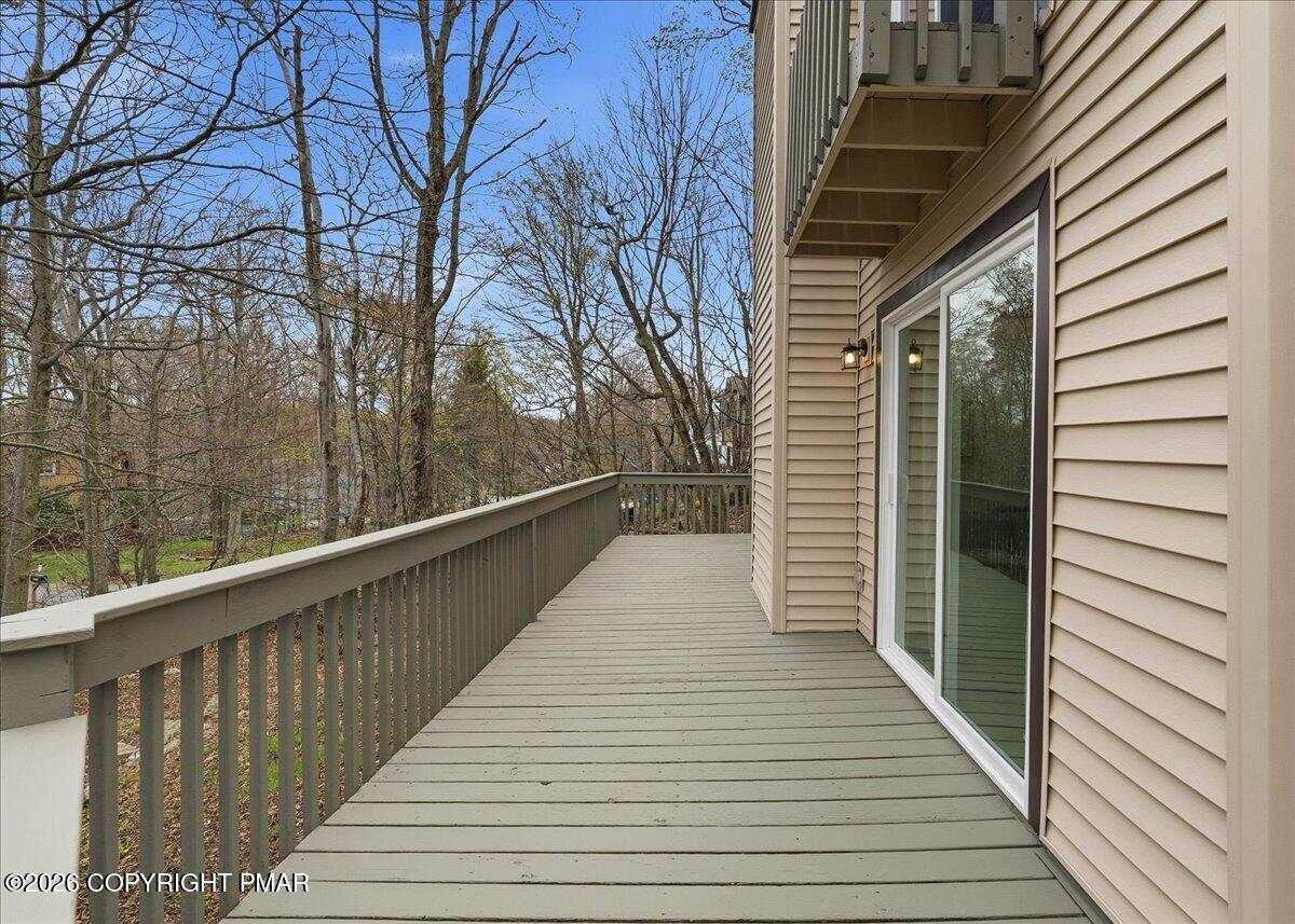 Image 4: 06-HomeView_Media-2231_Overlook_Dr
