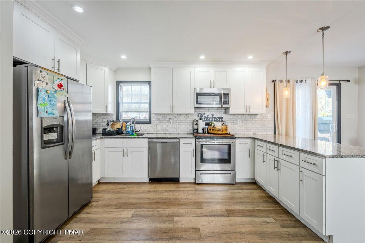 Image 3: Kitchen