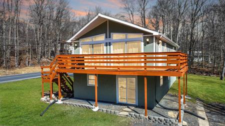 2224 Overlook Drive