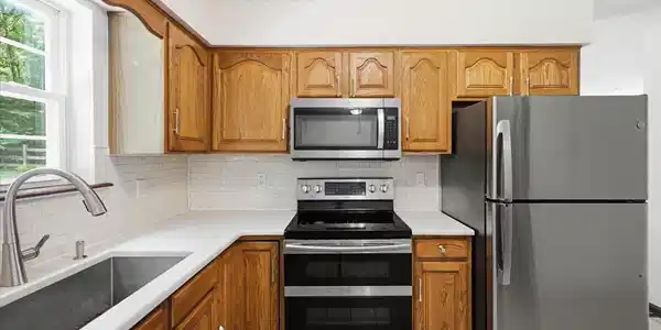 Image 4: Kitchen