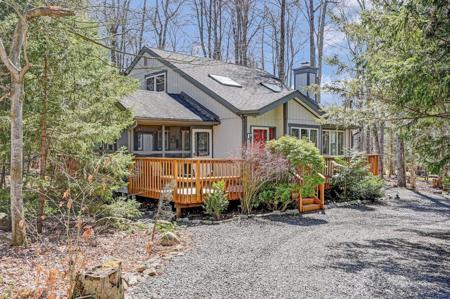 1527 Crestview Lane