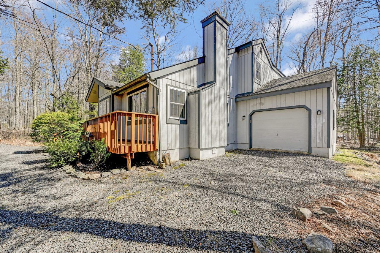 Image 2: Spacious Garage