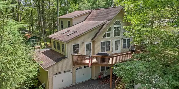 132 Woodbury Drive