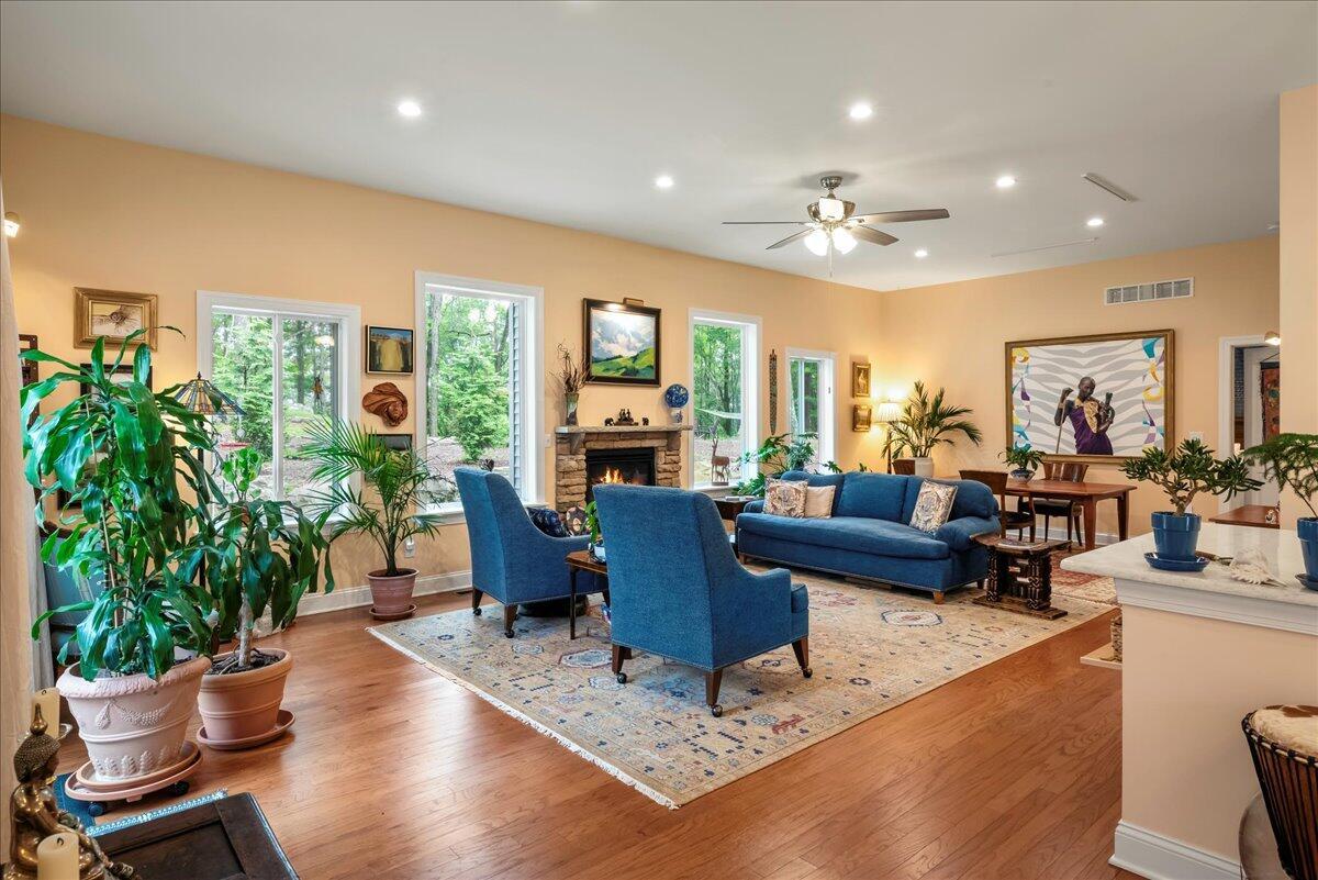 Image 4: 4426 Skyline Drive