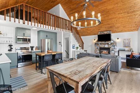 81 Pineknoll Drive