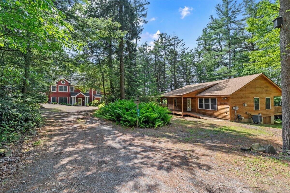 Image 3: White Pine Lodge/Little Pine Cabin