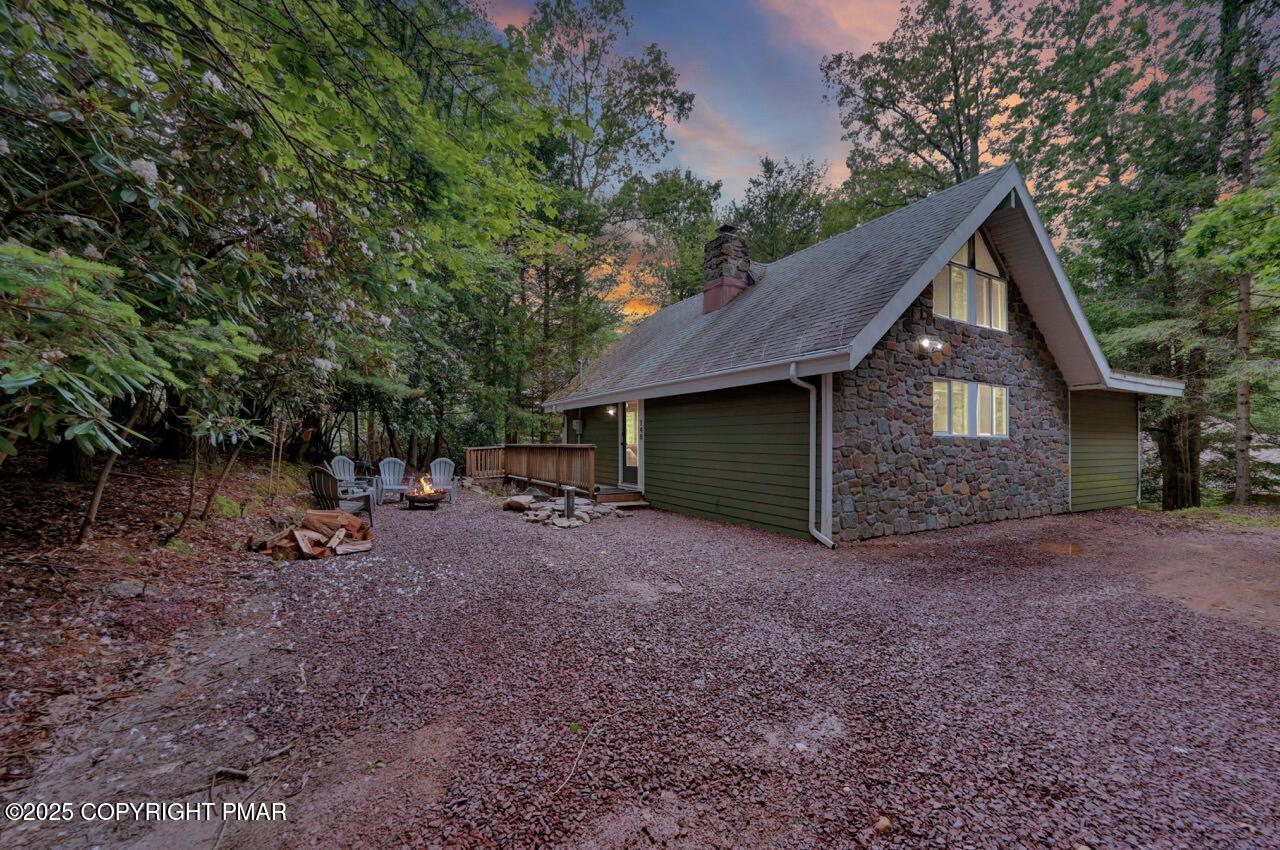 Image 4: 148 Crest Dr 03 Dusk Large