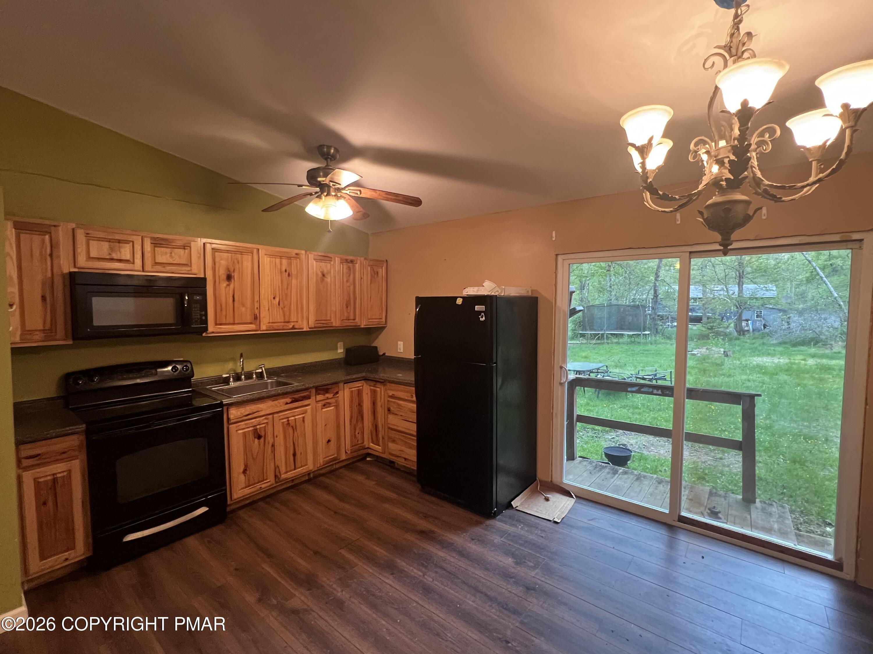 Image 3: Kitchen