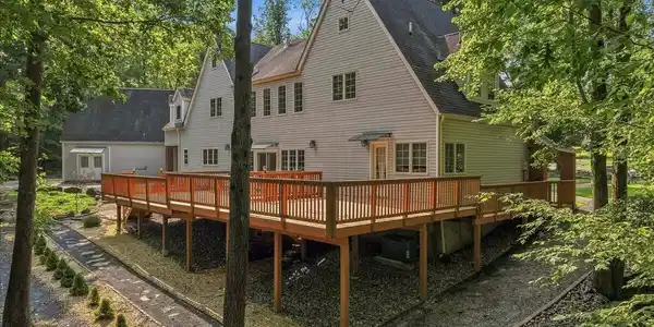 Image 4: Expansive Deck
