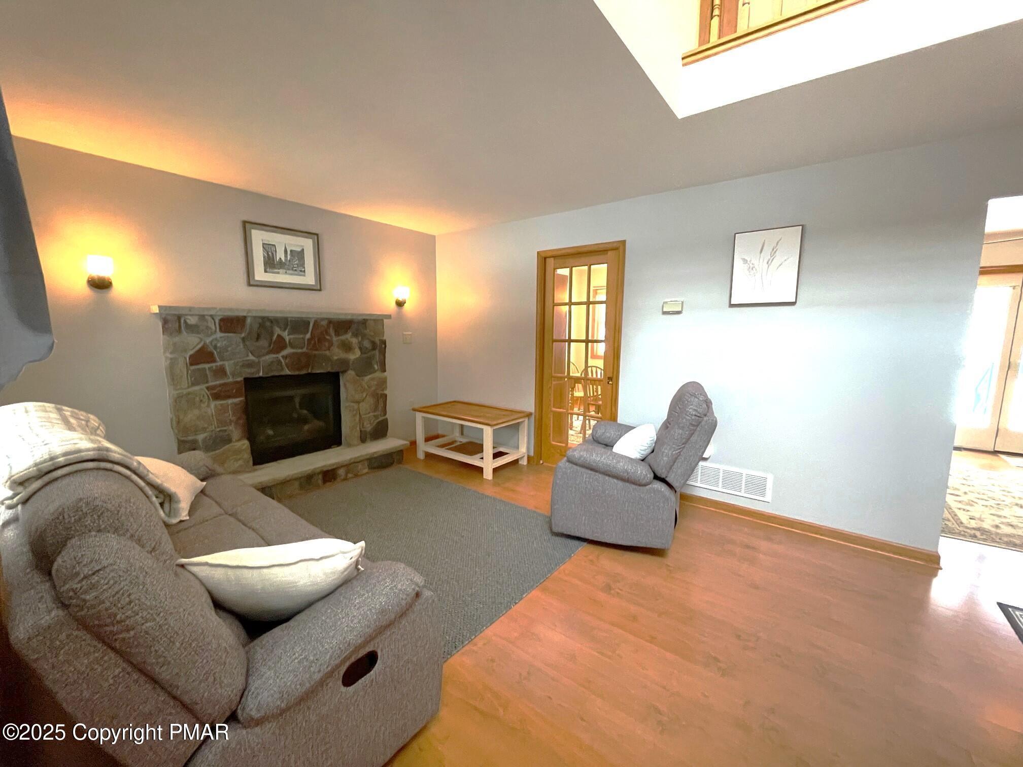 Image 2: Living Room