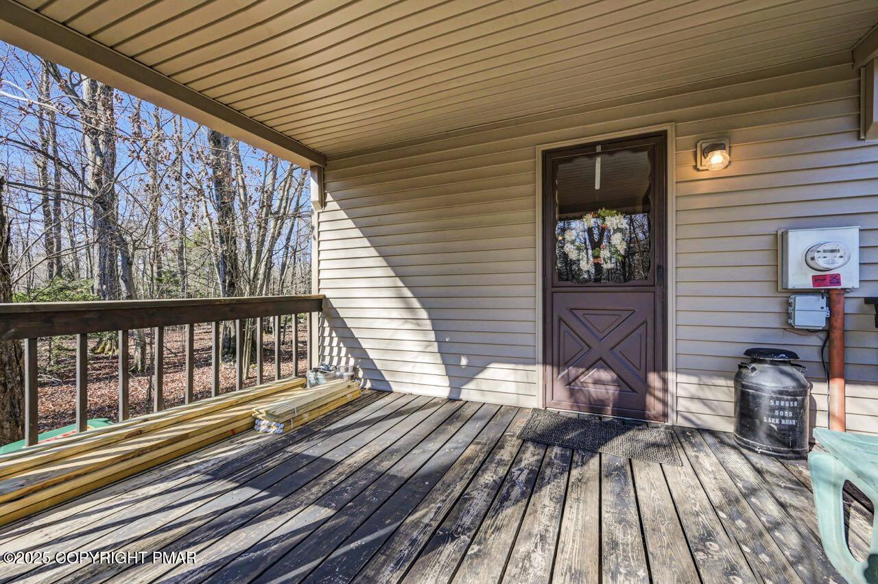 Image 3: Covered Deck