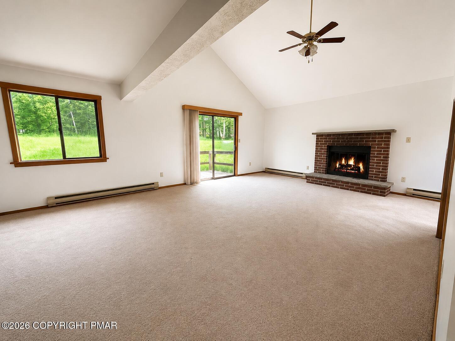 Image 4: Living room