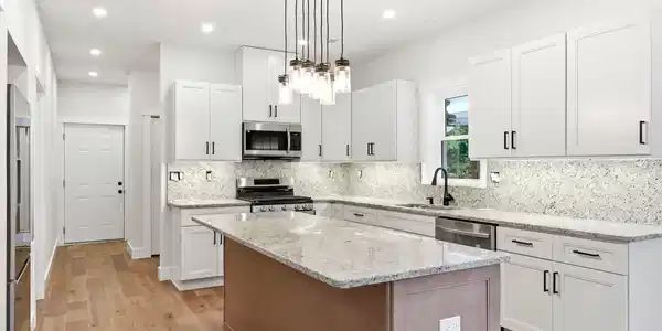 Image 4: Kitchen