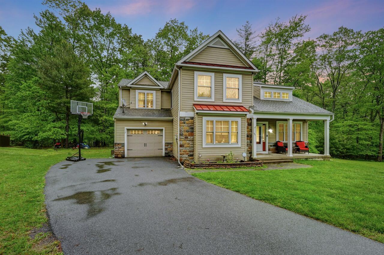 Image 1: 512 Cornerstone Way - Private Setting!