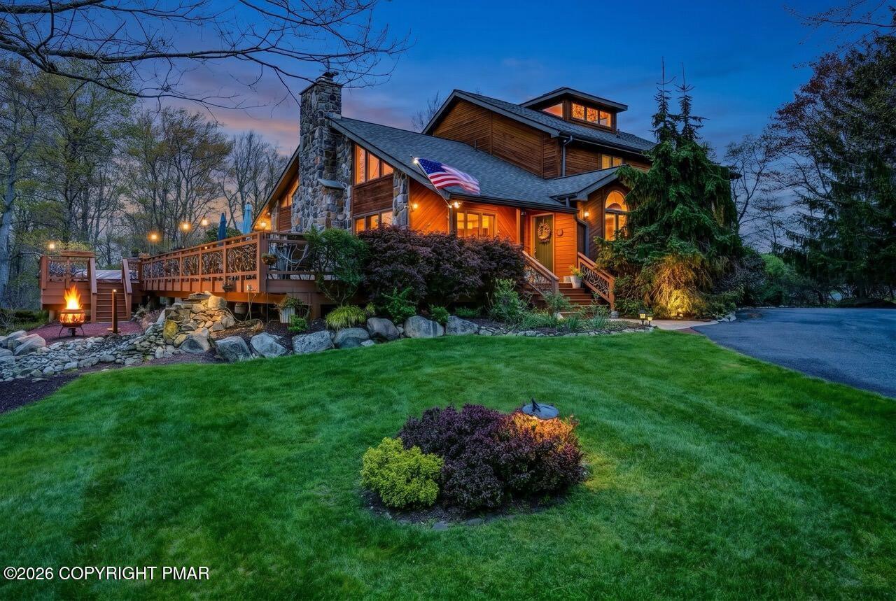 Image 2: Grounds 1.24 acre lot