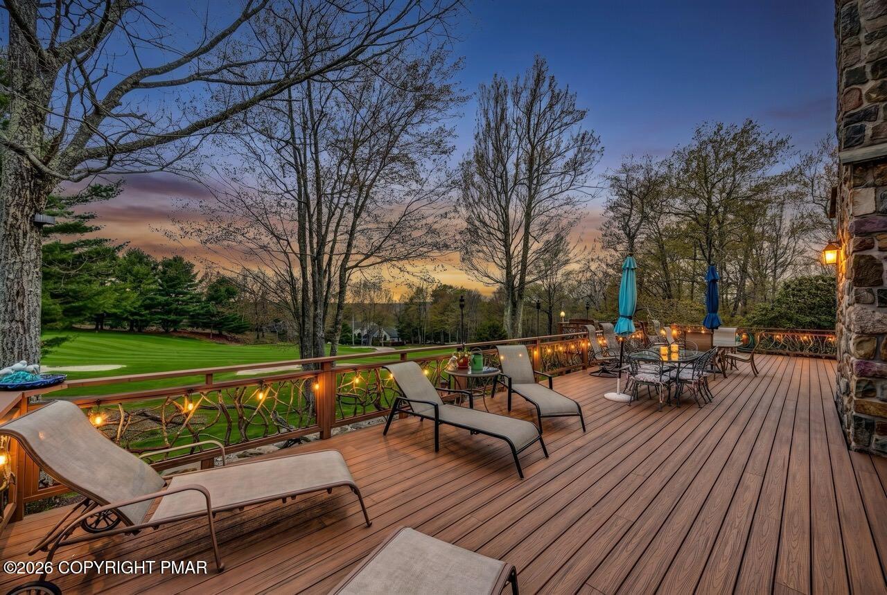 Image 4: 55 x 38 Trex deck