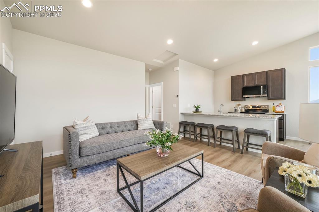 Image 4: This photo is from the same floor plan next door.