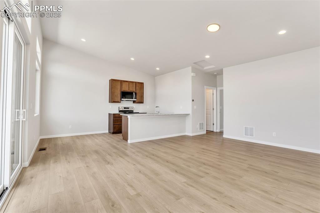 Image 4: Living Room