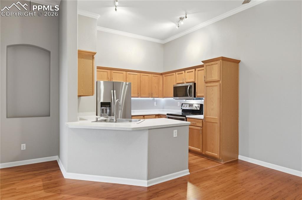 Image 3: Kitchen