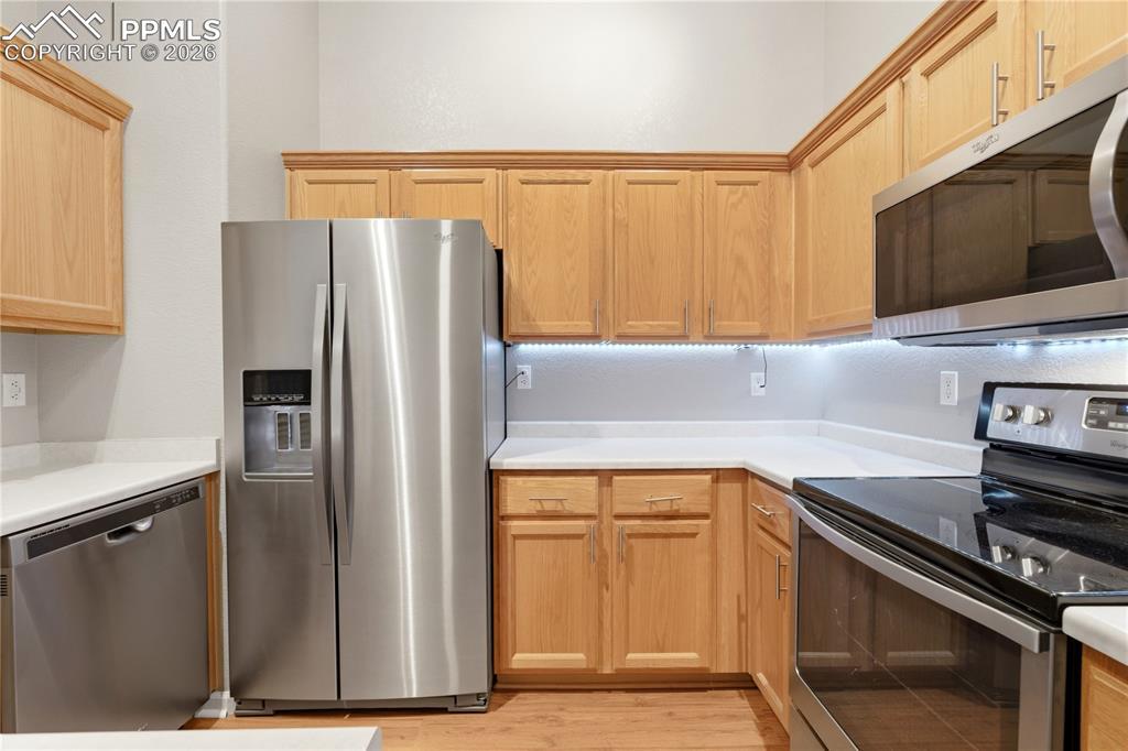 Image 4: Kitchen