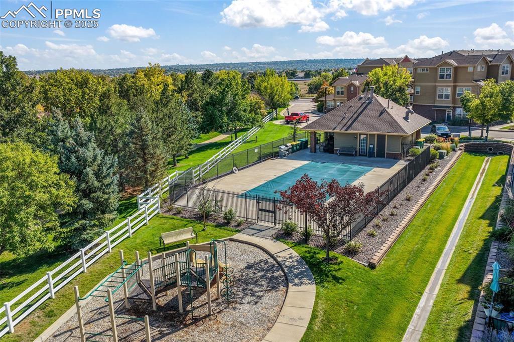Image 4: Pool