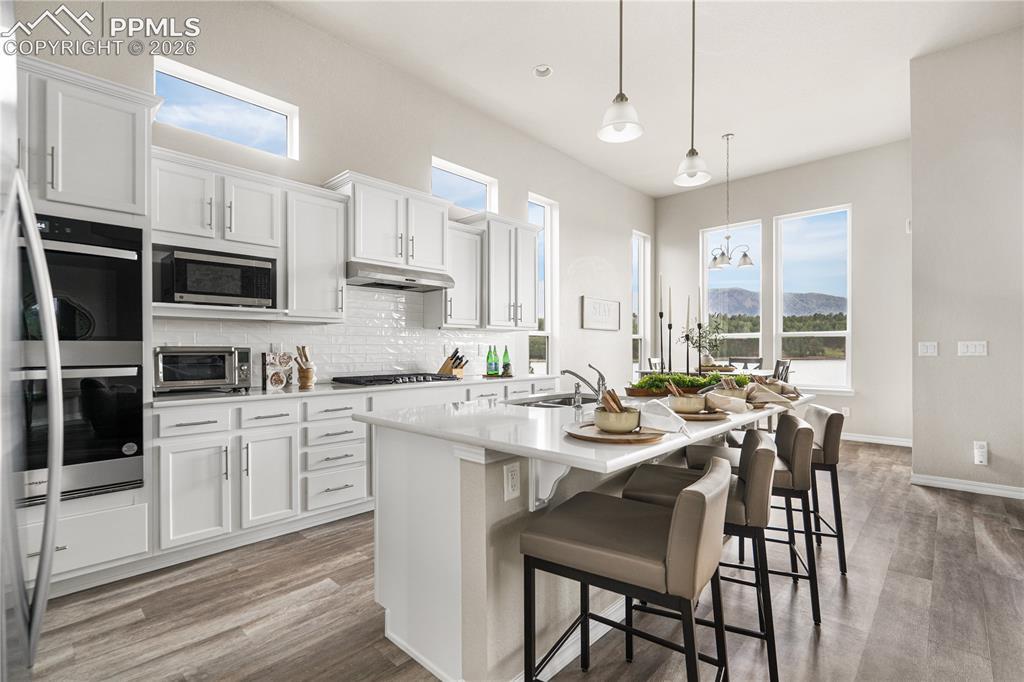 Image 4: Kitchen