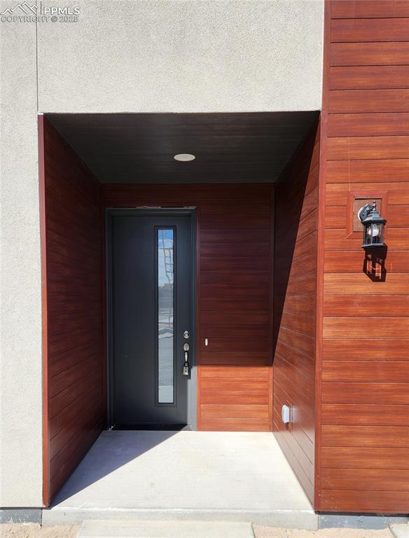 Image 3: Entry