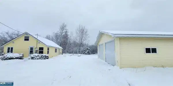 3905 Highway 11