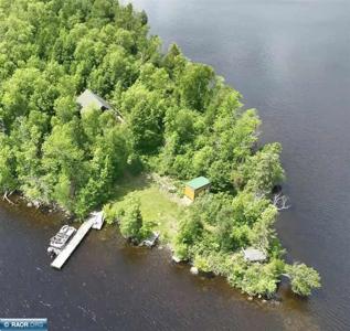 5835 Pine Island