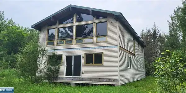 501 Pine Point