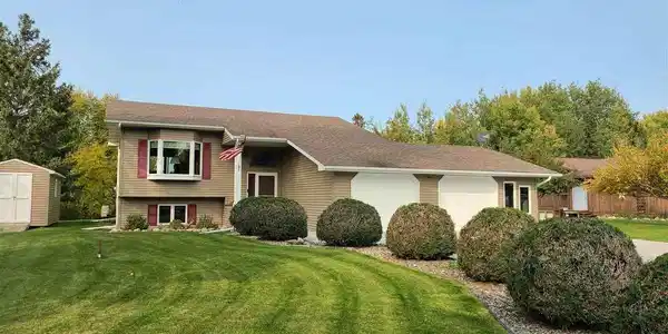 402 Shorewood Drive