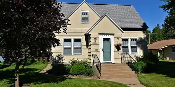 907 NW 2nd Ave
