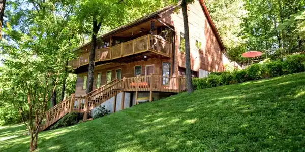 685 Pine Hollow