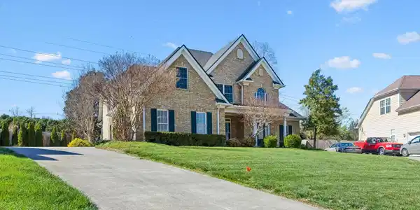 Image 2: 2-10421 Laurel Pointe Ln - 002