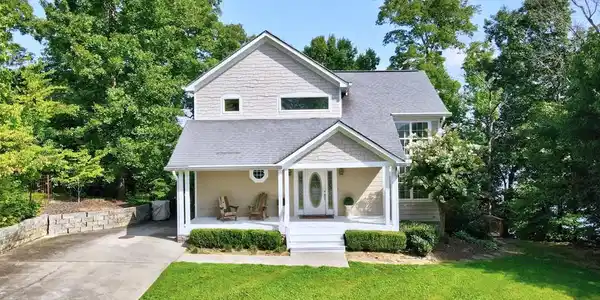 733 Lakewood Drive