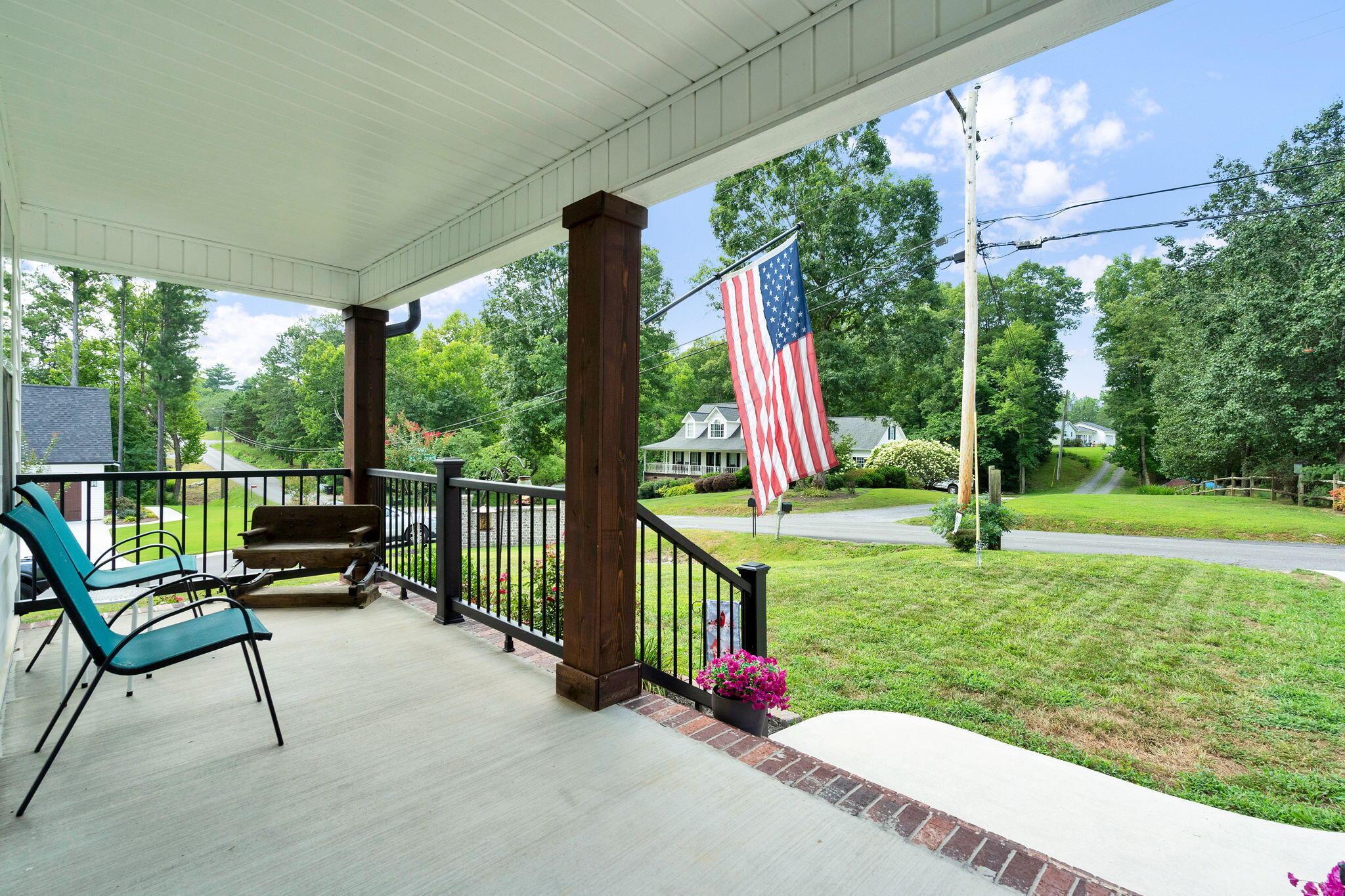 Image 4: 22 porch
