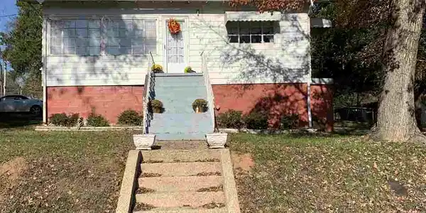 122 Cross Ave