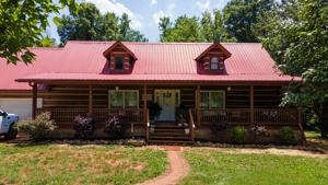 799 Riverbend Trail NE