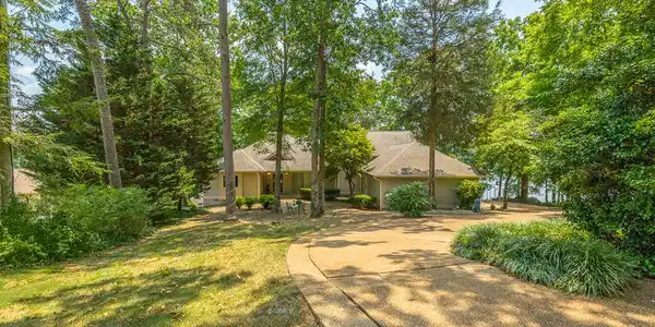 9112 Rocky Point Road