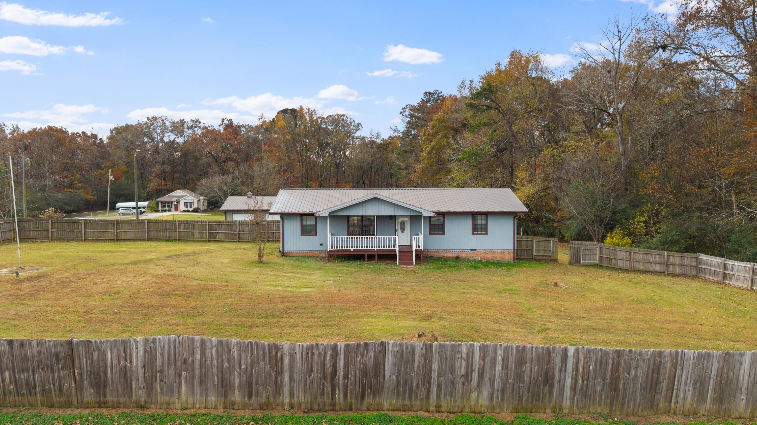 Image 3: Front w/Fence
